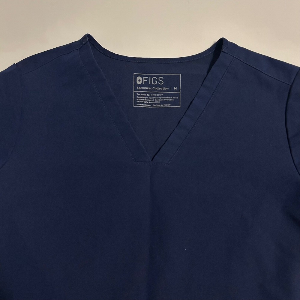 FIGS Technical Collection Size M Navy V-Neck Scrub Top‎ - Picture 3 of 4